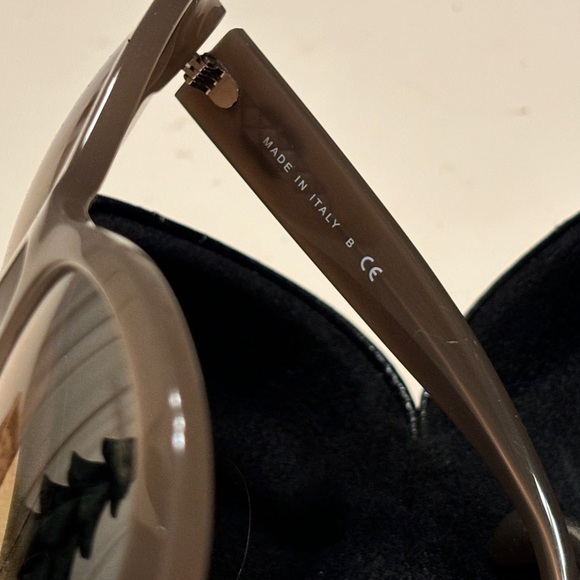 Chanel Sunglasses with Case - Picture 4 of 8